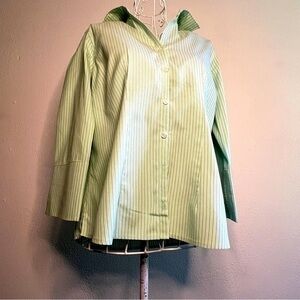 Lands’ End green/white striped button-down shirt w/3/4th sleeves, like new. 10P.